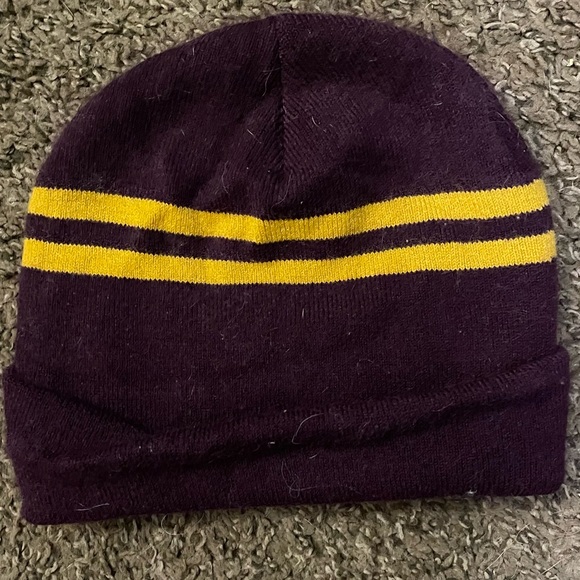 Gryffindor Kids Beanie - Burgundy and Gold - Picture 2 of 2